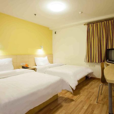 7Days Inn Wuzhou South Railway Station Cangwu Bagian luar foto