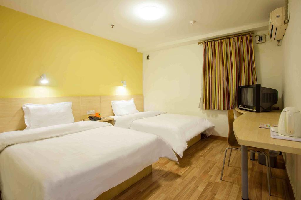 7Days Inn Wuzhou South Railway Station Cangwu Bagian luar foto