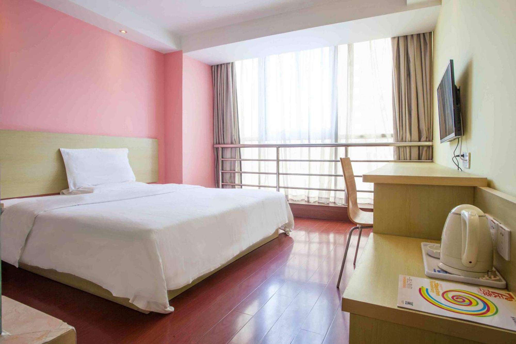 7Days Inn Wuzhou South Railway Station Cangwu Bagian luar foto
