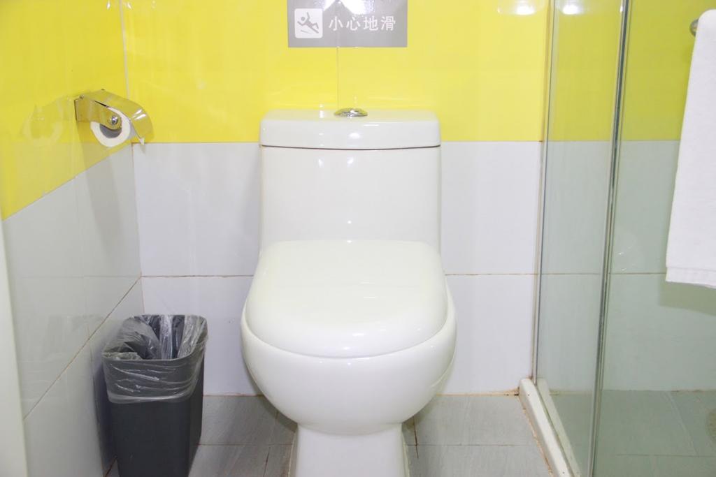 7Days Inn Wuzhou South Railway Station Cangwu Bagian luar foto