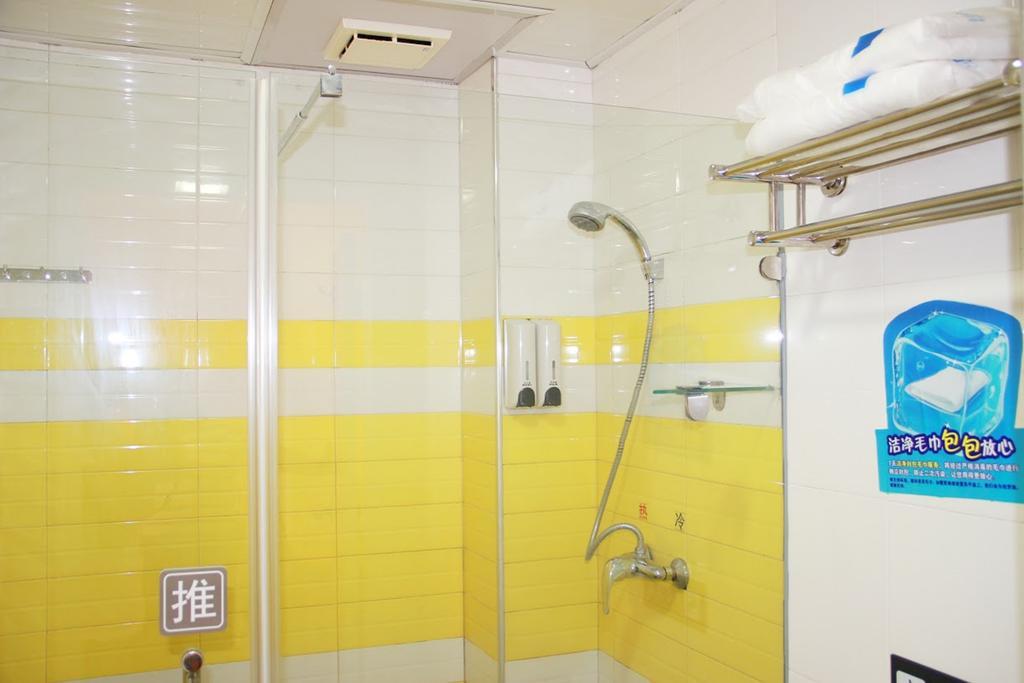 7Days Inn Wuzhou South Railway Station Cangwu Bagian luar foto