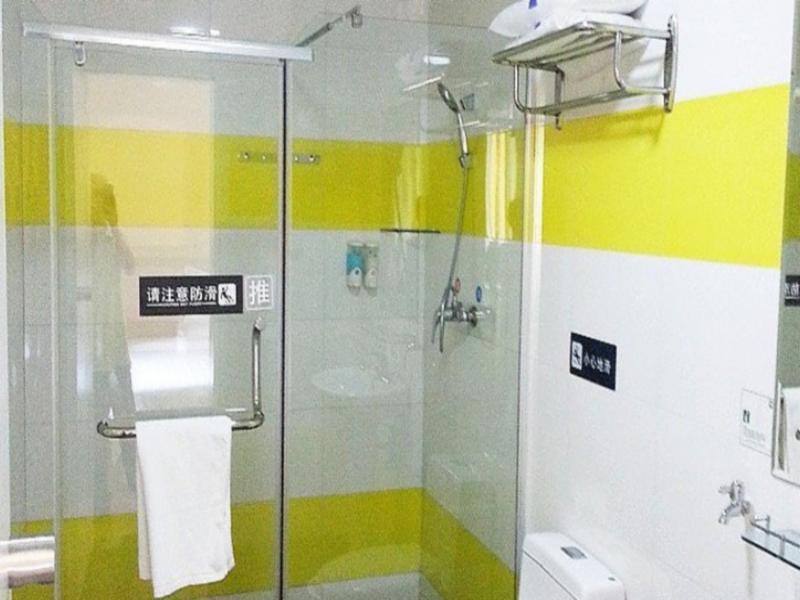 7Days Inn Wuzhou South Railway Station Cangwu Bagian luar foto